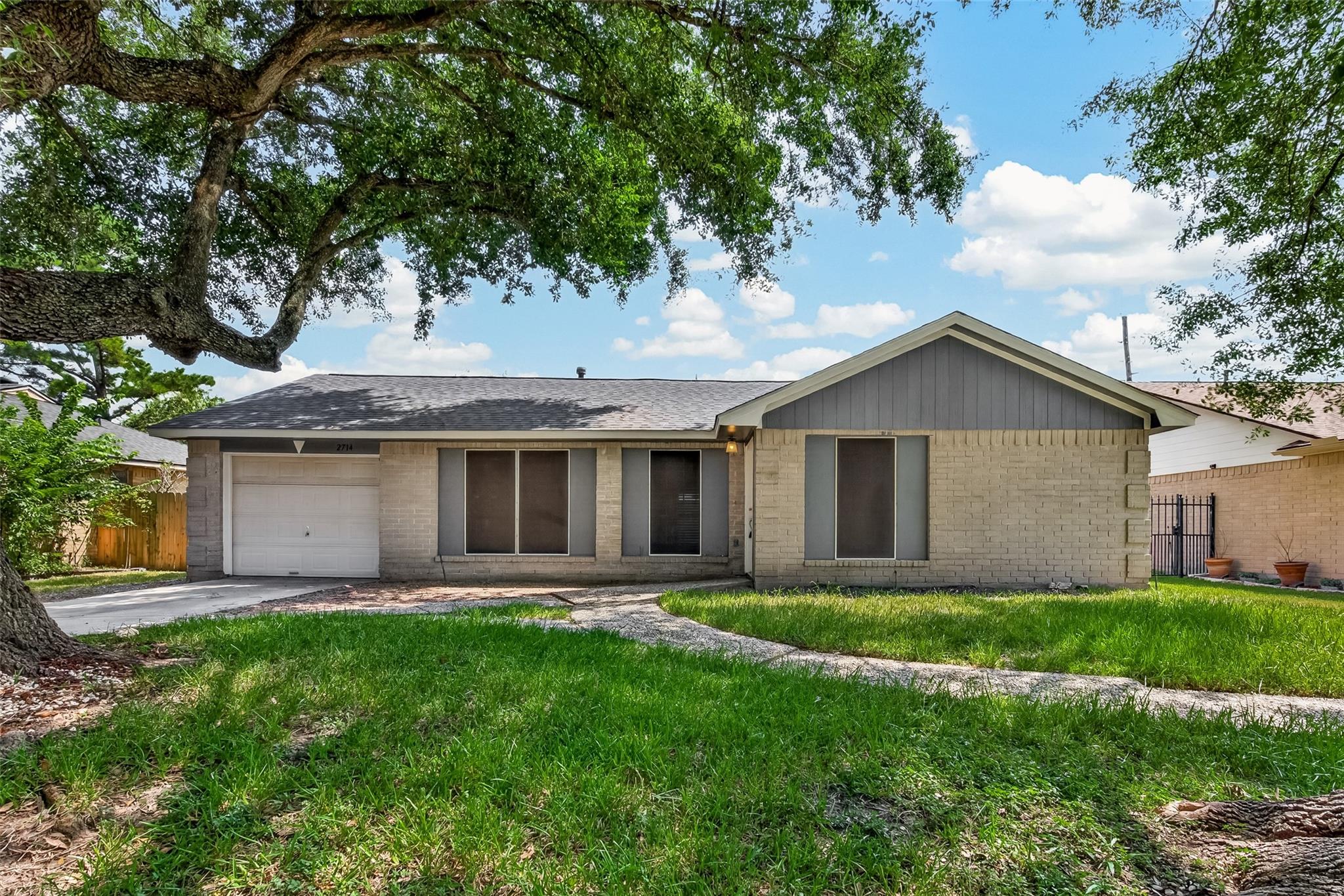 2714 S Brompton Drive
