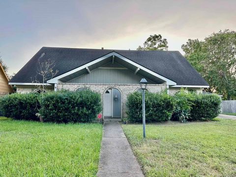 Photo of 3110 Indian Wells Court, Missouri City, TX 77459 (MLS # 92213432) Photo of 3110 Indian Wells Court, Missouri City, TX 77459 (MLS # 92213432)