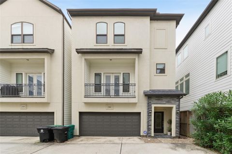 Photo of 960 W 24th Street, Houston, TX 77008 (MLS # 84304114)