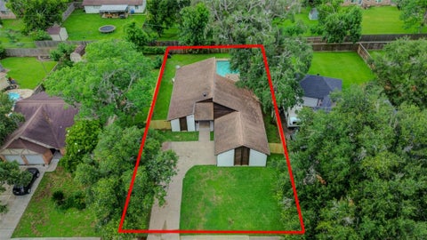 Homes For Sale - 110 Anchusa Street<br/> Lake Jackson, TX 77566