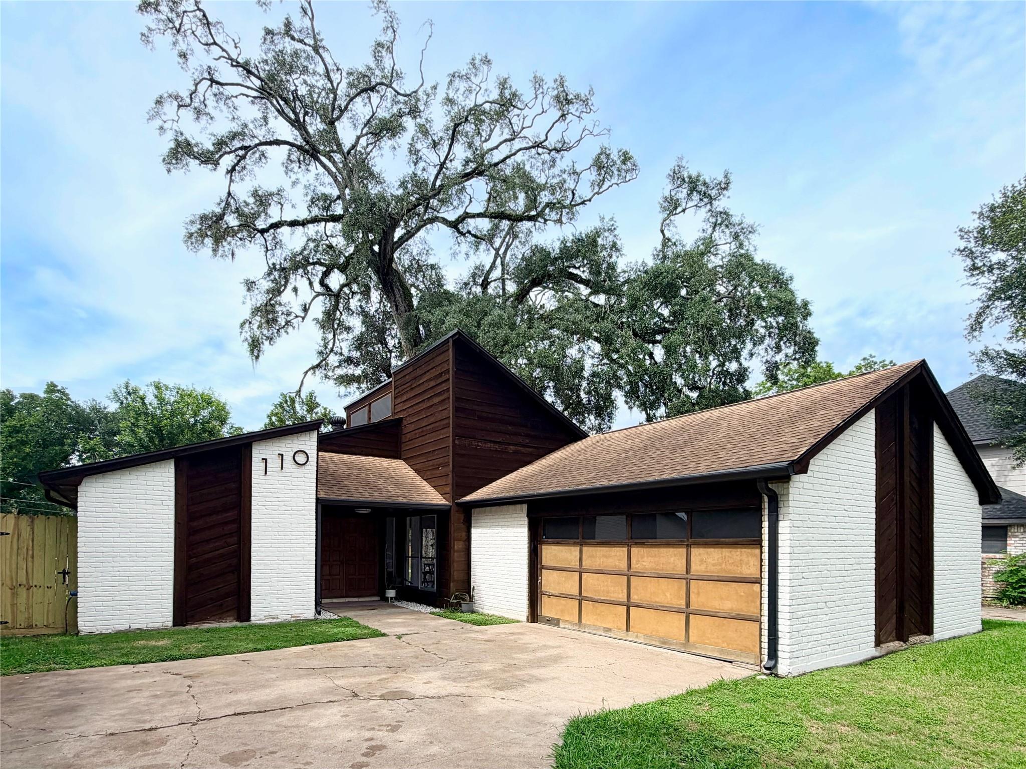 110 Anchusa Street