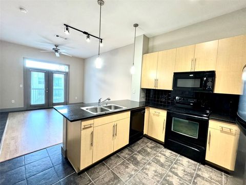 Photo of 3660 Richmond St Avenue #414, Houston, TX 77046 (MLS # 10317890)