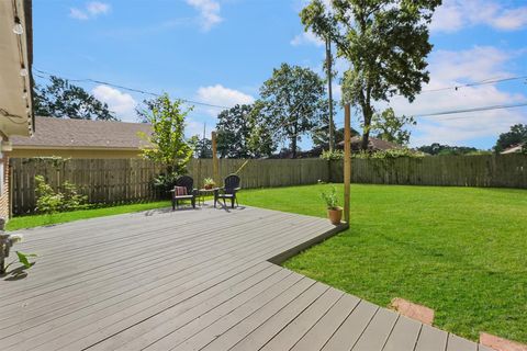 Tiny photo for 326 Broad Ripple Drive, Houston, TX 77336 (MLS # 73448733)