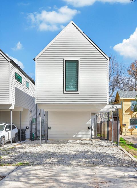 Photo of 7407 Rusk St #C, Houston, TX 77011 (MLS # 72375909)