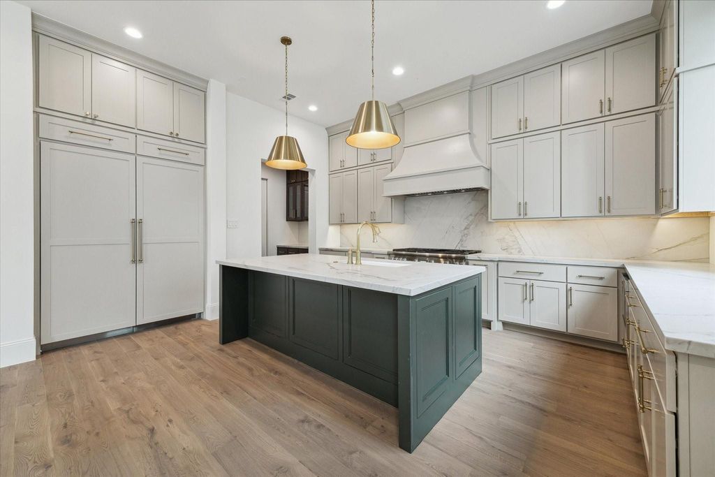 Photo of 25 Wentworth Gate Path, Houston, TX 77027 (MLS # 44120727)