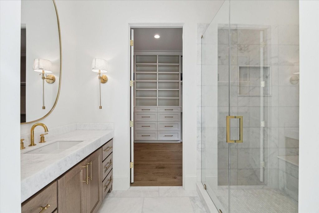 Photo of 25 Wentworth Gate Path, Houston, TX 77027 (MLS # 44120727)