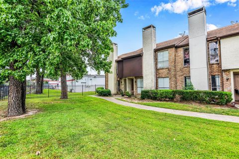 Photo of 17230 Imperial Valley Drive #27, Houston, TX 77060 (MLS # 8401601)