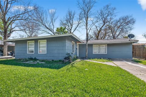 Photo of 6022 Lyndhurst Drive, Houston, TX 77033 (MLS # 37740945)