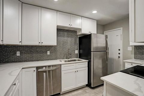 Photo of 12633 Memorial Drive #218, Houston, TX 77024 (MLS # 27610324) Photo of 12633 Memorial Drive #218, Houston, TX 77024 (MLS # 27610324)