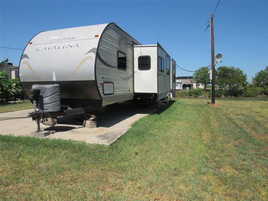 Photo of 221 County Road 299, Sargent, TX 77414 (MLS # 45874746)