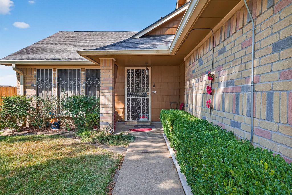 Photo of 6202 Quiet Village Court, Houston, TX 77053 (MLS # 18949628)