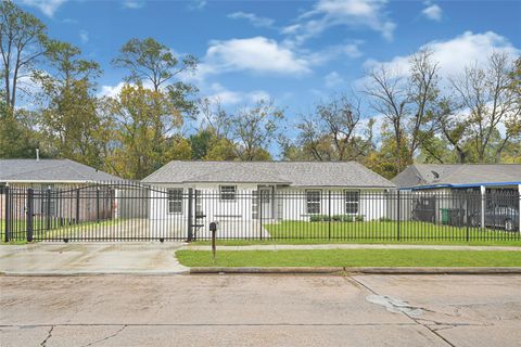 Photo of 10842 Cheeves Drive, Houston, TX 77016 (MLS # 36494885)