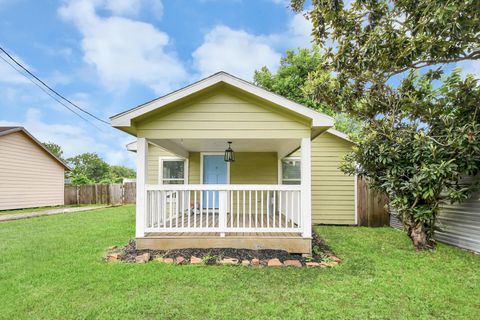 Photo of 6613 Morrow Street, Houston, TX 77091 (MLS # 29905679)