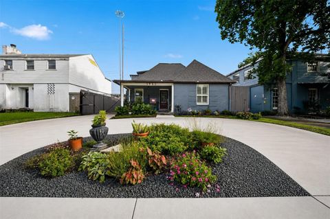 Photo of 1951 Lexington Street, Houston, TX 77098 (MLS # 60935680)
