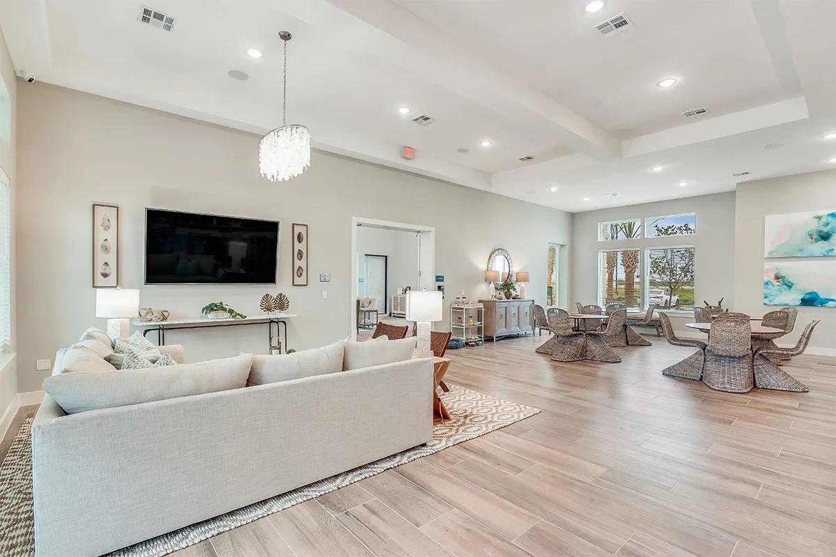 3301 Gulf Freeway 10205