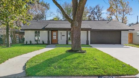 Photo of 9603 Emnora Lane, Houston, TX 77080 (MLS # 29959133)