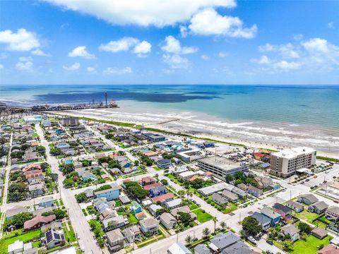 Photo of 3228 Avenue R 1/2, Galveston, TX 77550 (MLS # 45695259)