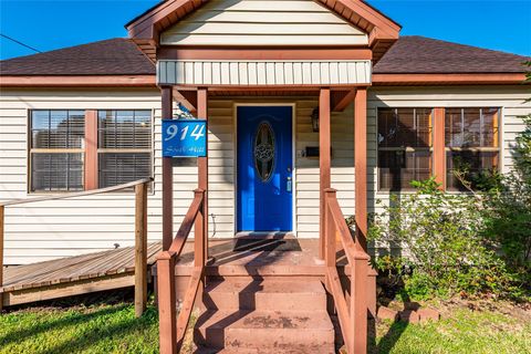 Photo of 914 S Hill Street, Alvin, TX 77511 (MLS # 49432678)