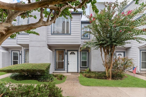 Townhouse For Sale - 5917 Fairdale Lane #6<br/> Harris County, Houston, TX 77057