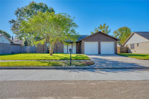Photo of 2701 Knoxville Drive, League City, TX 77573 (MLS # 90437869)