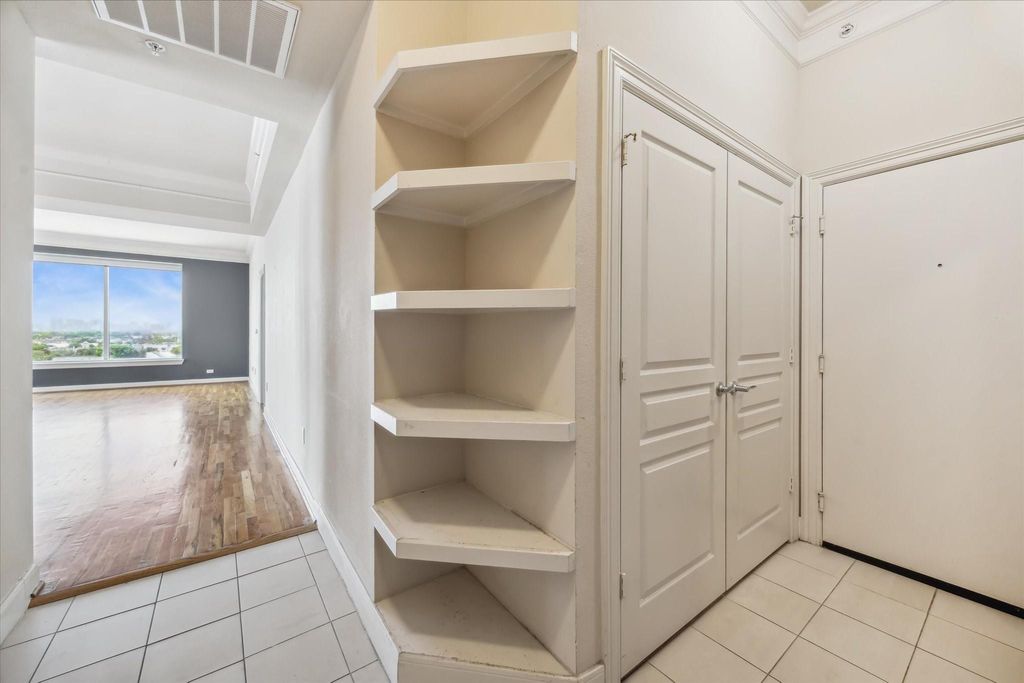 Photo of 3333 Allen Parkway Pkwy #1102, Houston, TX 77019 (MLS # 70330755)