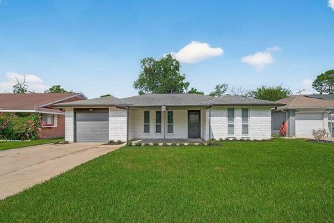 Photo of 511 Bellmar Lane, Friendswood, TX 77546 (MLS # 66378974) Photo of 511 Bellmar Lane, Friendswood, TX 77546 (MLS # 66378974)