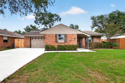 Photo of 6718 Carvel Lane, Houston, TX 77074 (MLS # 20516318)