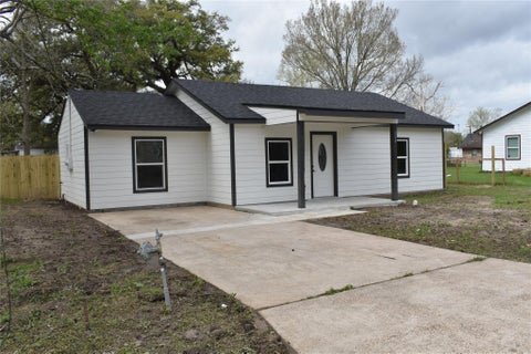 Photo of 204 Texas Street, Daisetta, TX 77533 (MLS # 41864410)