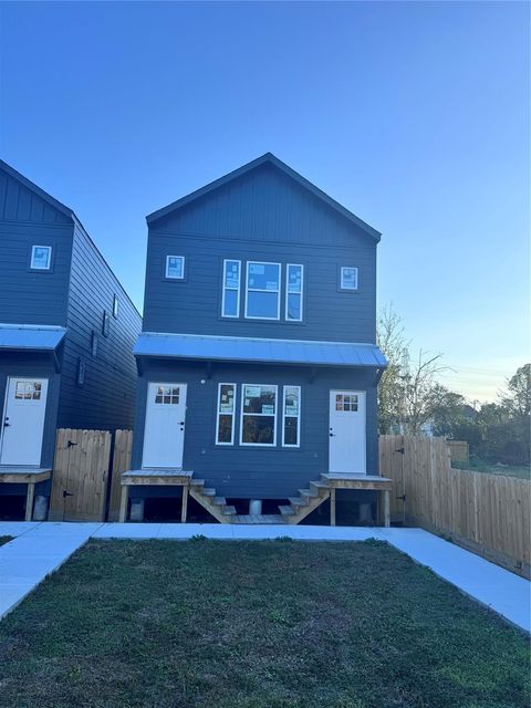 232 E 38th Street Houston TX 77018