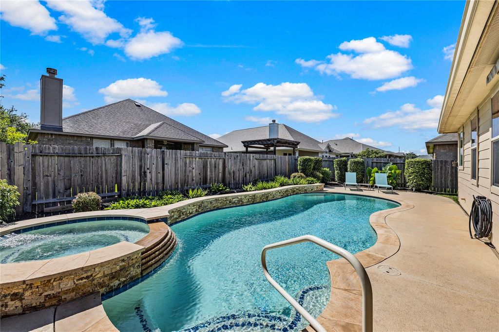 Photo of 949 Ponte Serra Drive, League City, TX 77573 (MLS # 10047758)