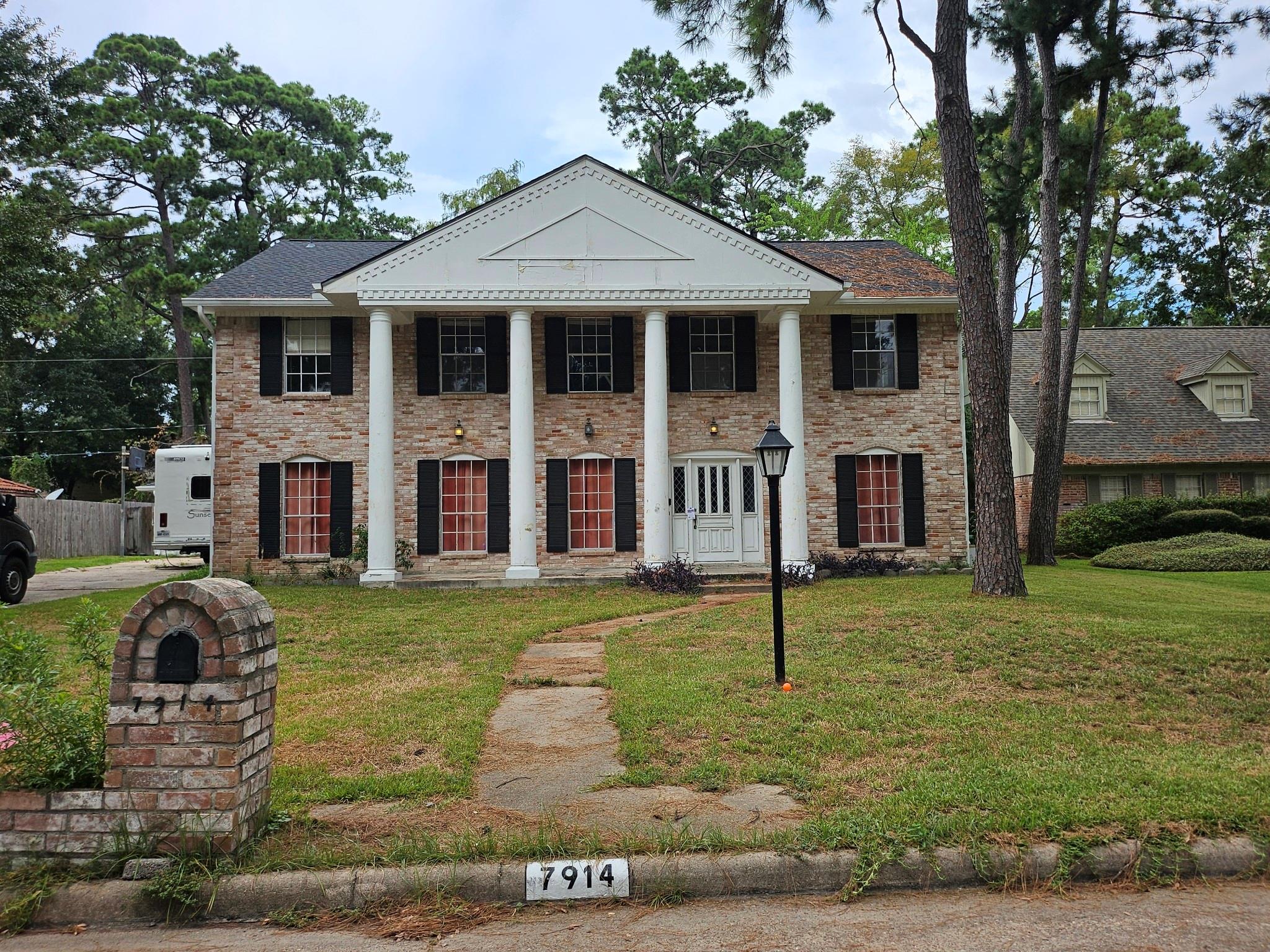 7914 Twining Oaks Lane