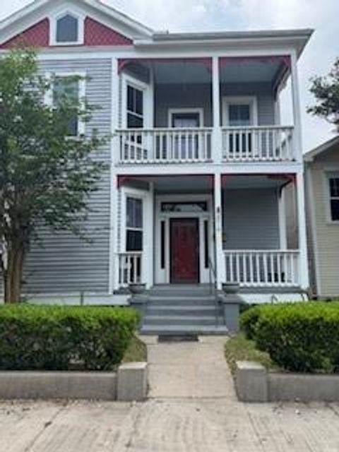 Photo of 2619 Avenue O 1/2, Galveston, TX 77550 (MLS # 55991102)
