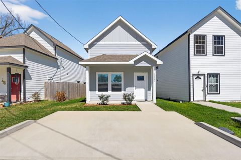 Photo of 16684 E Ivanhoe, Montgomery, TX 77316 (MLS # 74304769)