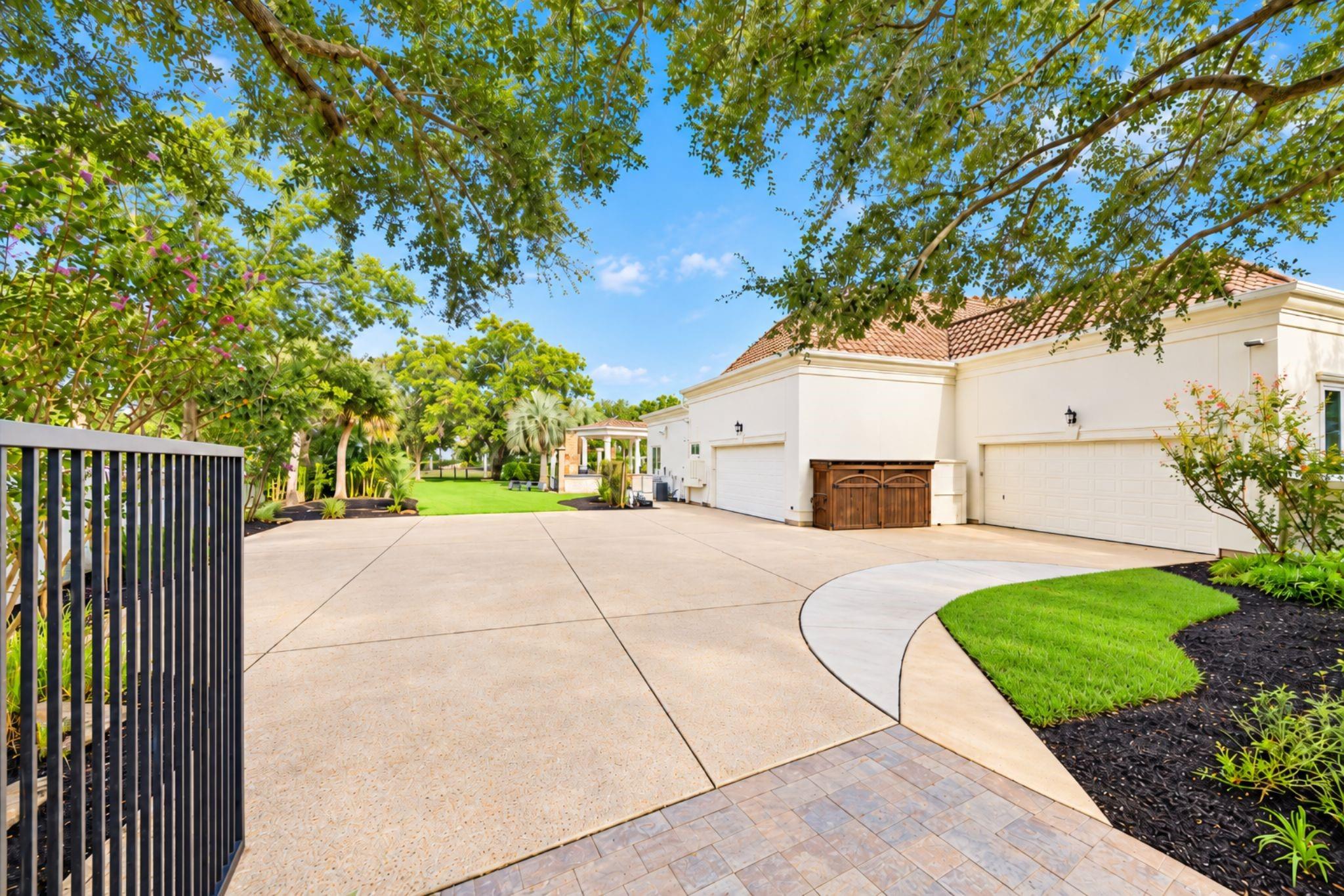 1822 Forest Gate Circle