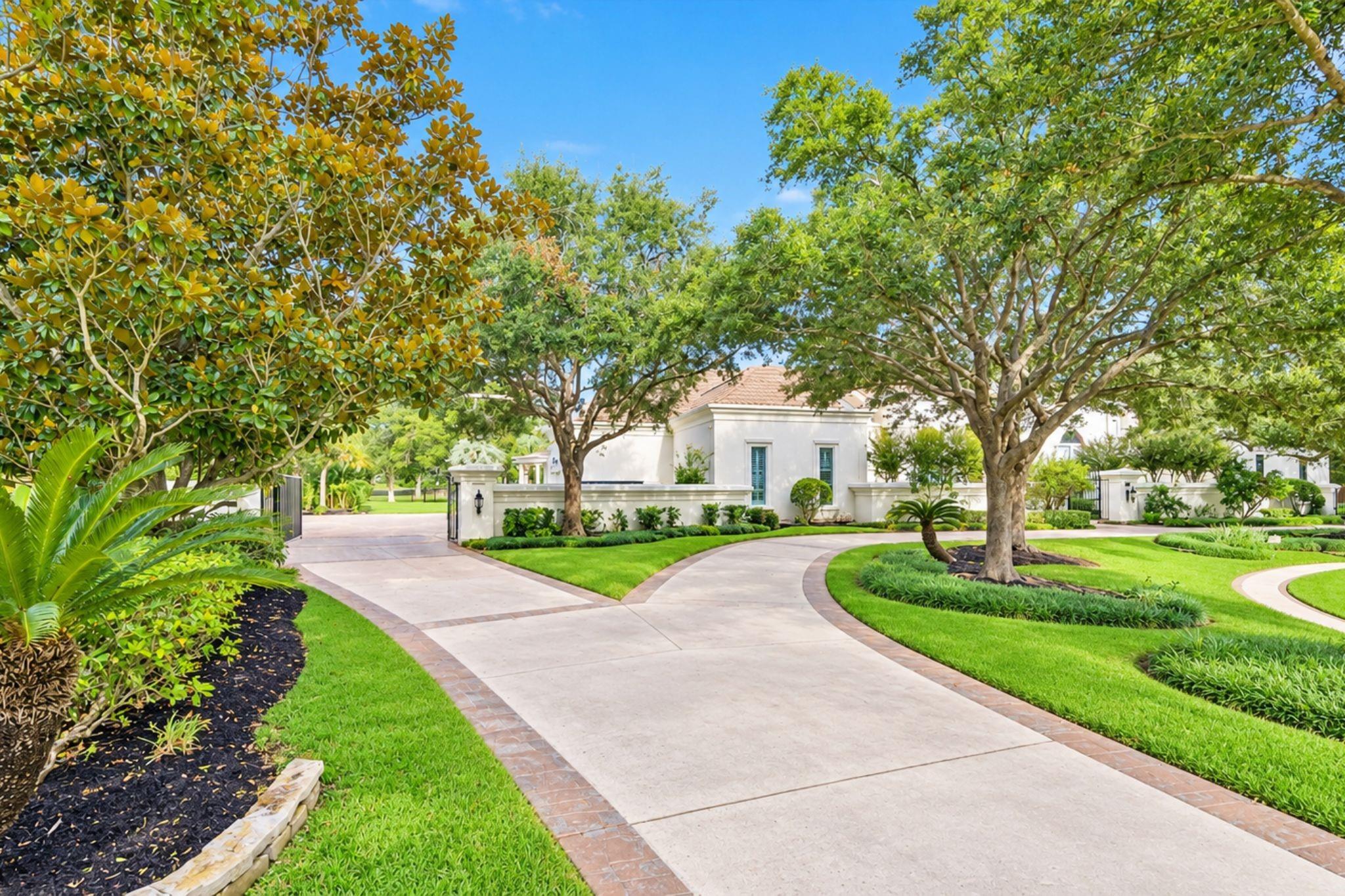 1822 Forest Gate Circle