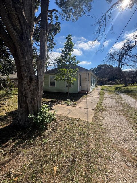 Photo of 512 Rice Street, Angleton, TX 77515 (MLS # 33194108)