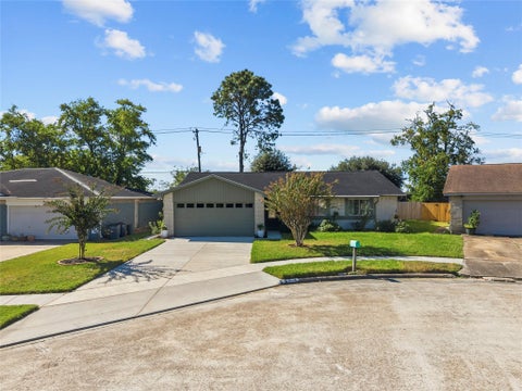 Photo of 6305 Silver Leaf Dr DR, League City, TX 77573 (MLS # 25317356)