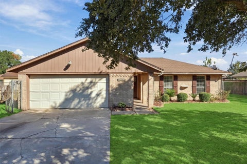 Photo of 2407 Daffodil Street, Highlands, TX 77562 (MLS # 18378010)