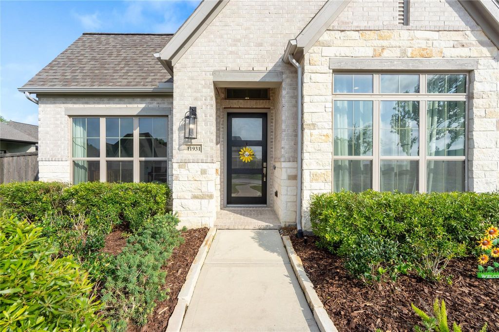 Photo of 11931 Bush Tail Court, Mont Belvieu, TX 77523 (MLS # 56169277)