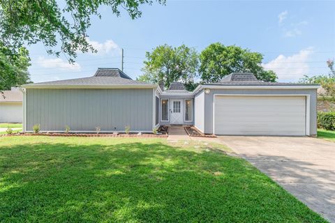 Photo of 14415 Locke Lane, Houston, TX 77077 (MLS # 59472994)