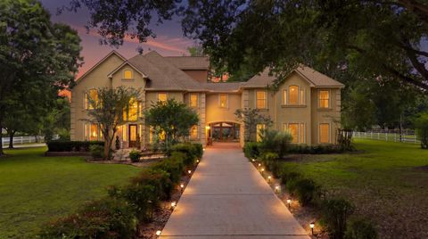 Photo of 200 Creekside Court, Sealy, TX 77474 (MLS # 98962737)