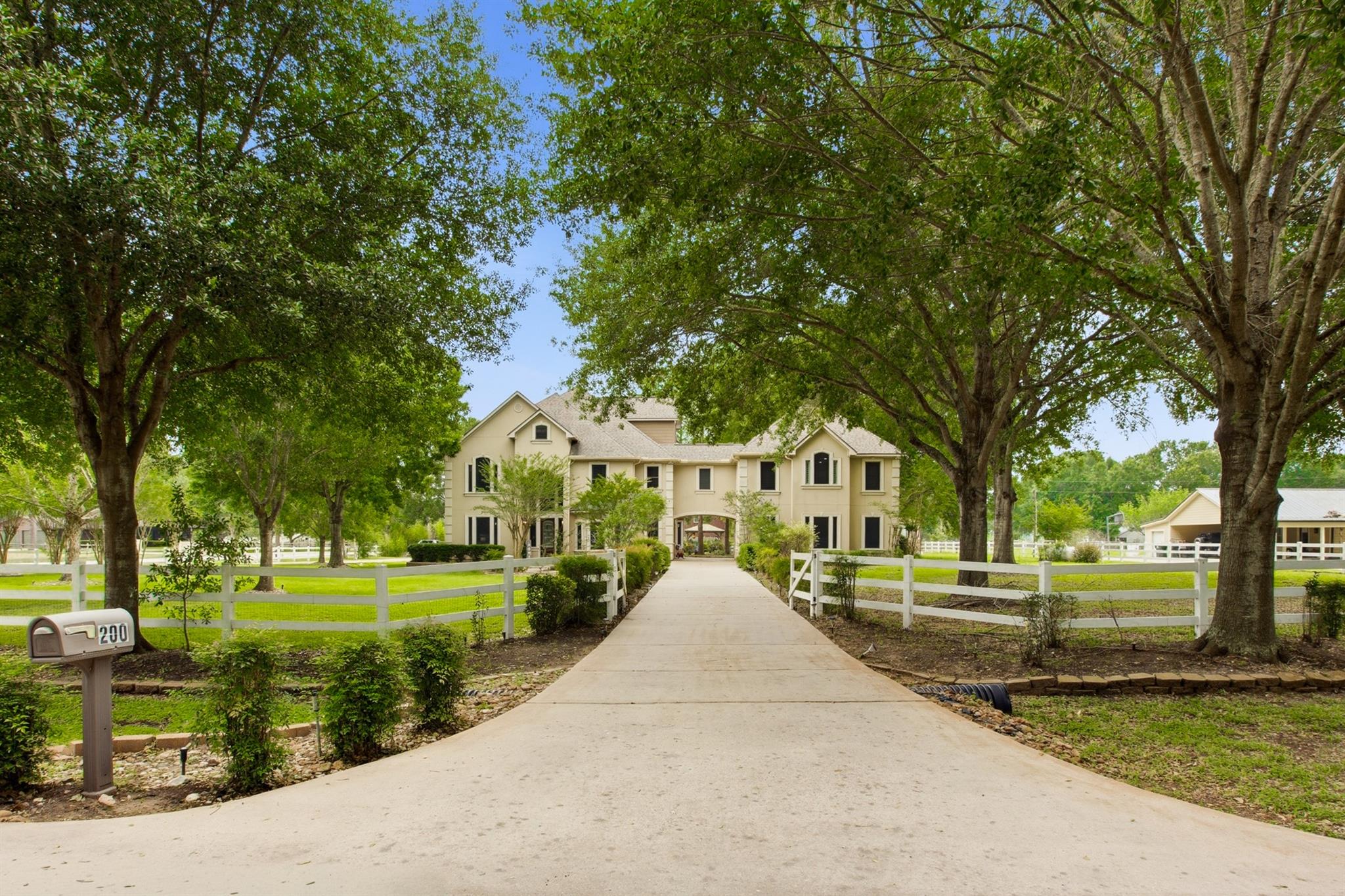 200 Creekside Court