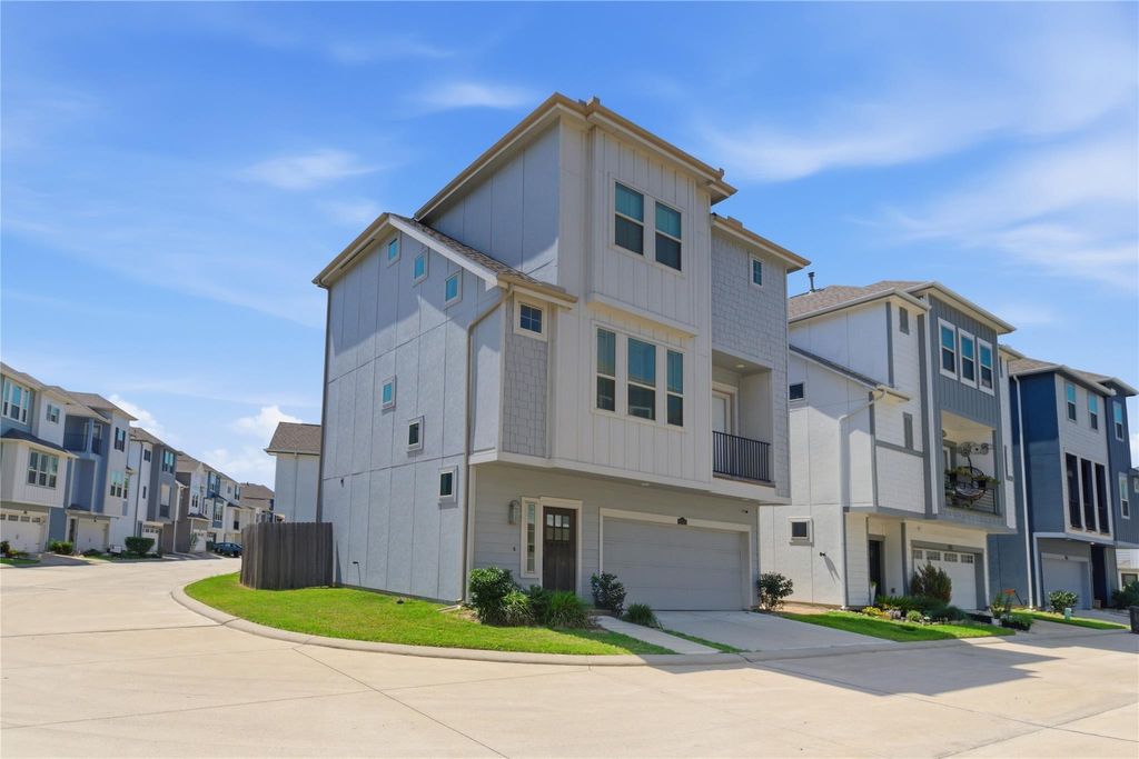 Photo of 12006 Ridgewood Hill Drive, Houston, TX 77051 (MLS # 88718213)