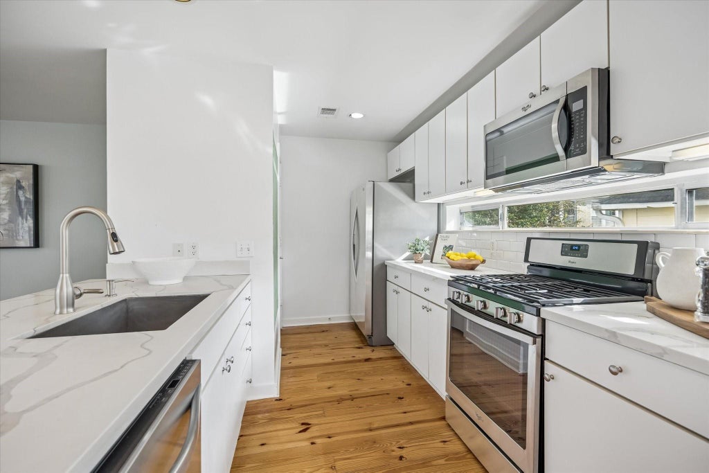 Photo of 2508 Calumet Street #E, Houston, TX 77004 (MLS # 96095377)