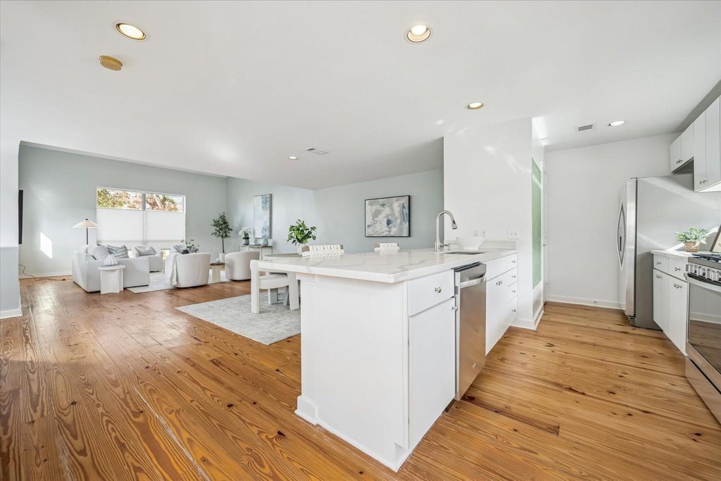Photo of 2508 Calumet Street #E, Houston, TX 77004 (MLS # 96095377)