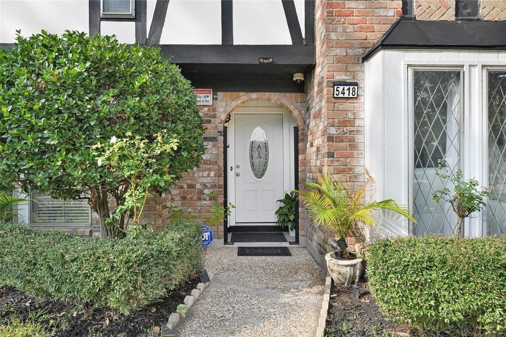 Photo of 5418 Old Lodge Drive, Houston, TX 77066 (MLS # 28200879)