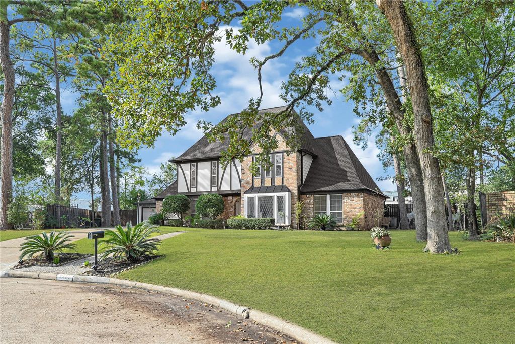 Photo of 5418 Old Lodge Drive, Houston, TX 77066 (MLS # 28200879)