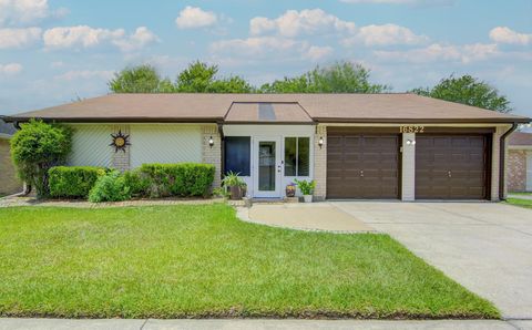 Photo of 16822 Carrack Turn Drive, Friendswood, TX 77546 (MLS # 71567974) Photo of 16822 Carrack Turn Drive, Friendswood, TX 77546 (MLS # 71567974)