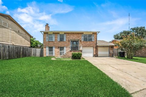 Homes For Sale - 16723 Running Quail Court<br/> Fort Bend County, Houston, TX 77489