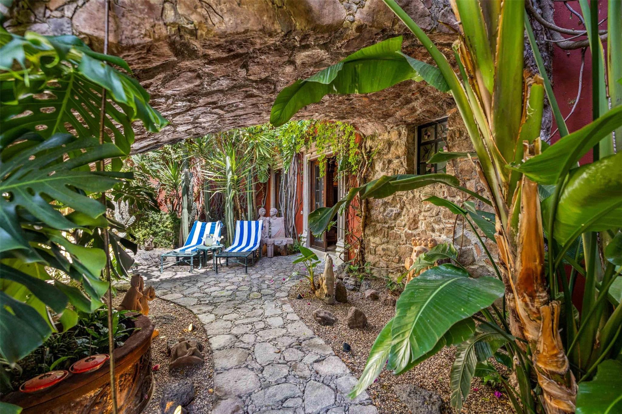 Tennessee 37700, Mexico, 5 Bedrooms Bedrooms, ,7 BathroomsBathrooms,Residential,Active,242672